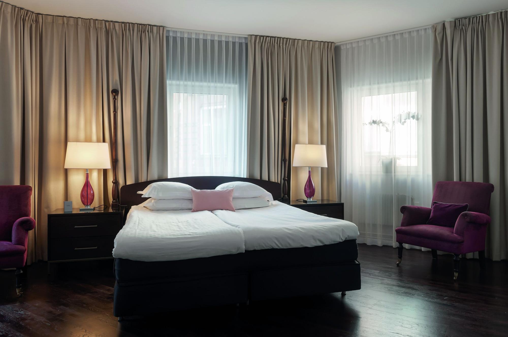 Elite Plaza Hotel 4*